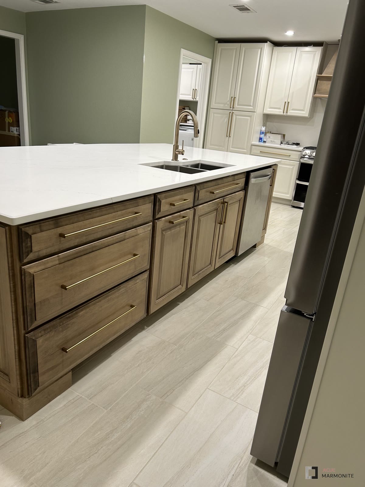 Custom cabinetry with gold hardware installed by Acue Marmonite